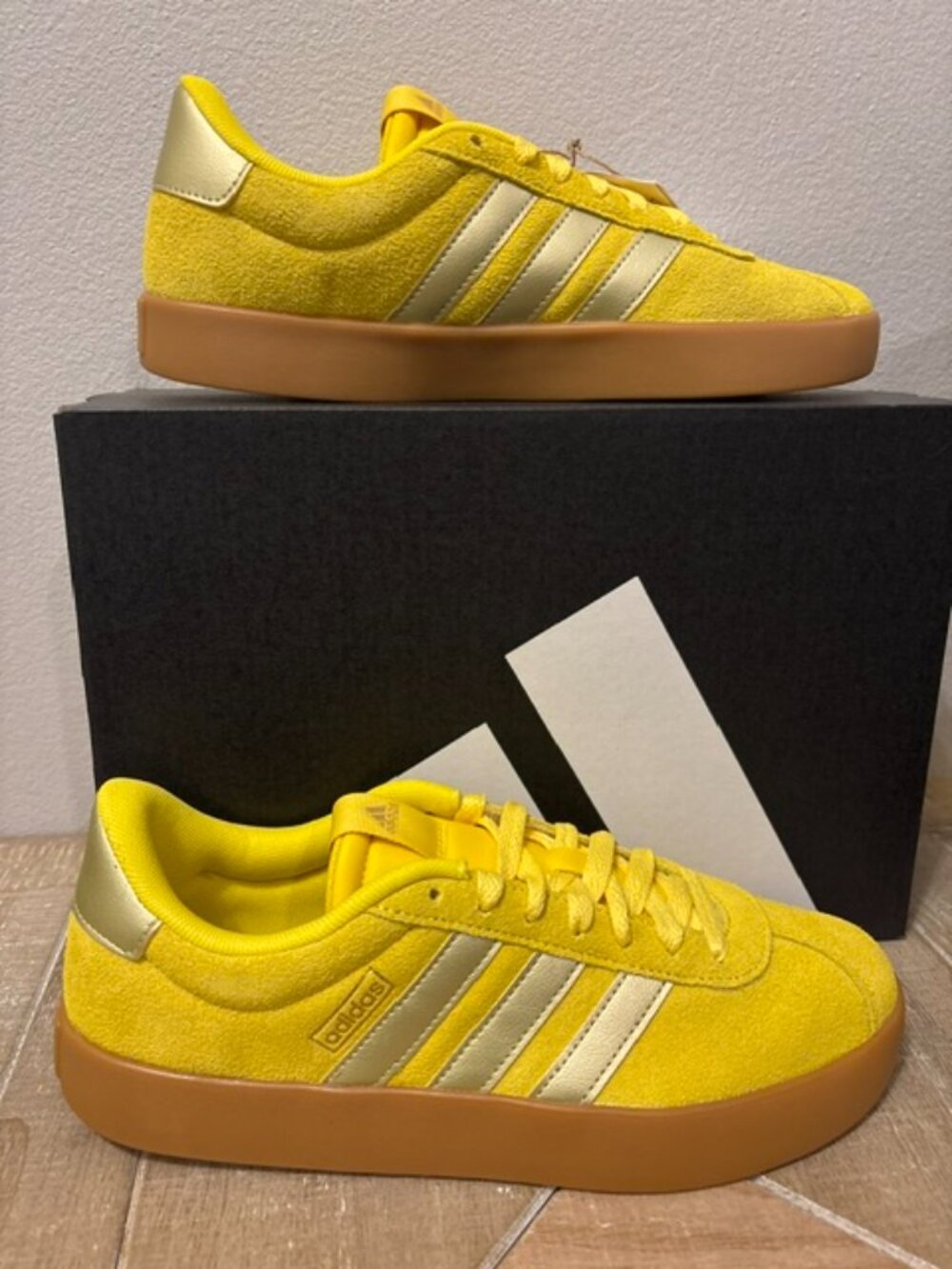 NEW Adidas VL Court 3.0 Sneakers Yellow Gold Metallic Women Multiple Sizes - Picture 4 of 6